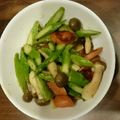 さきこけし's cooksnap of when they made 糖質制限！アスパラしめじのにんにく炒め.