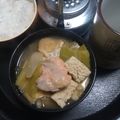 ルリカラクサ's cooksnap of when they made 玉ねぎと鮭の味噌汁.
