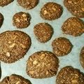 チョコムーチ's cooksnap of when they made 簡単サクサク胡麻きな粉ナッツクッキー.