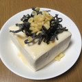 まくのうち's cooksnap of when they made 冷ややっこ☆塩こんぶと揚げだま乗せ.