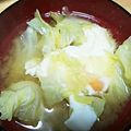 あんず7034's cooksnap of when they made 少しだけ贅沢なキャベツと半熟卵のお味噌汁.