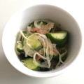 kkasuminn's cooksnap of when they made 新玉ねぎときゅうりの梅肉おかか和え.