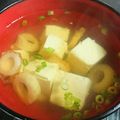 ⭐気まぐれポッポ⭐'s cooksnap of when they made 簡単！豆腐とワカメとちくわのお吸い物.