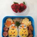 HARU☆87's cooksnap of when they made 親子遠足キャラ弁♥ひよこの親子おにぎり.