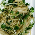 ばんぷ☆'s cooksnap of when they made えのきと貝割れ大根のわさび醤油和え.