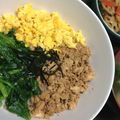 ぐうたら主婦みん's cooksnap of when they made 給食メニュー☆三色丼.