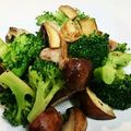 ☆momocchi☆'s cooksnap of when they made ブロッコリーとマッシュルームの炒め物.