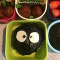 りーそー's cooksnap of when they made 簡単！キャラ弁 トトロ♡まっくろくろすけ.