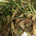 ＊にょにょん＊'s cooksnap of when they made 水菜と舞茸と人参のバター醤油炒め☆.