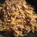 おっとarinko's cooksnap of when they made 豚肉とたくあんの炒め物.