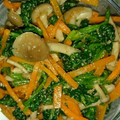 もけらんじぇろ's cooksnap of when they made 簡単★ほうれん草と人参としめじのゴマ和え.