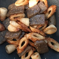 クックZPK3C7☆'s cooksnap of when they made 蒟蒻と竹輪の甘辛煮♪.