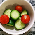 ♡ЁМi♡'s cooksnap of when they made きゅうりとトマトの浅漬け.