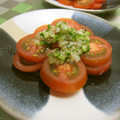 solapapa's cooksnap of when they made 新玉ねぎとトマトの簡単サラダ.