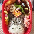 ようぱんまん's cooksnap of when they made ✿お弁当に✿かまぼこでお花✿【キャラ弁】.