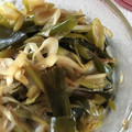 ヨウコ牛's cooksnap of when they made 長ねぎとわかめのバルサミコ酢炒め.