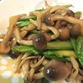 hilopota's cooksnap of when they made アスパラとしめじのオイスターバター炒め.