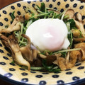 YUKIKI☆'s cooksnap of when they made 水菜と舞茸のだし炒め トロッとon卵♡.