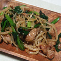 hitocchi's cooksnap of when they made 豚こま肉とにらともやしのラー油炒め.