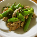 低カロ探検隊's cooksnap of when they made 旬は短い！ネギ坊主と豚肉の塩麹炒め.
