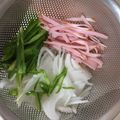スージー＆ジル's cooksnap of when they made 冷やし中華に☆くっつかないハムの切り方.