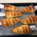 ☆10moooN☆'s cooksnap of when they made 手捏ねパン☆春～苺ミルクチーズのコルネ★.