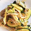 yurimoku's cooksnap of when they made ズッキーニともやしの、ポン酢炒め　梅風味.