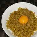 みがつくひと's cooksnap of when they made 日清焼そばに黄身乗せでとろウマっ.