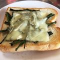 なんなこなんだ's cooksnap of when they made ニラとベーコンをのせたチーズトースト.