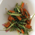 ろー☆'s cooksnap of when they made 水菜と人参のごま風味炒め♪.