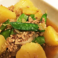 しちみママ's cooksnap of when they made じゃがいもとひき肉と絹さやの✿煮物.