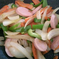 キャラメグ♪'s cooksnap of when they made 簡単♬ツナと魚肉ソーセージの野菜炒め.