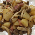 ひーはに's cooksnap of when they made しめじとポテトオイマヨ炒め.