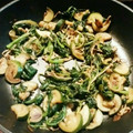 kyosukey's cooksnap of when they made ズッキーニとホウレンソウと舞茸の炒め物.