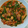 ビビとさっちん's cooksnap of when they made 炒り卵とトマトで♪絹さやのベーコン炒め.