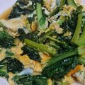 ほくろ0425's cooksnap of when they made 【糖質制限】小松菜とわかめの卵とじ.