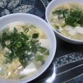 ジョングレ's cooksnap of when they made 崩し豆腐と卵の中華スープ わかめ入り.