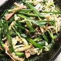主夫あまこ's cooksnap of when they made ニラとしめじとカルシウムベーコンの和え物.