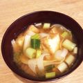 caruga's cooksnap of when they made 春の味♪葉玉ねぎと厚揚げのお味噌汁.