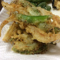 汐璃ママ's cooksnap of when they made 新玉ねぎとスナップエンドウのかき揚げ.