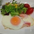 みゆwaco 's cooksnap of when they made ベーコンチーズの目玉焼き.