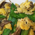 RieTamtam's cooksnap of when they made お弁当用おかず 絹さやエリンギ卵炒め.
