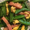 ミナぽんず's cooksnap of when they made スナップえんどうとベーコン炒め♪弁当にも.