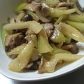 ゆんじぃ's cooksnap of when they made セロリが甘い！セロリと茸の味噌バター炒め.
