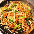 ちゃちゃん家's cooksnap of when they made ニラとモヤシ豚キムチ炒め　キムチ鍋の素で.