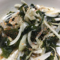 punga's cooksnap of when they made 簡単もう一品！新玉ねぎともやしのナムル.