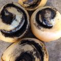 ミセスらいむ's cooksnap of when they made 【お家で菓子パン作り】黒ごまロール.