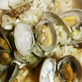 yuyuken's cooksnap of when they made 炊飯器で☆殻付きあさりの炊き込みご飯.