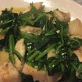 トイプーみかんのママ's cooksnap of when they made 鶏胸肉とほうれん草のピリ辛炒め.