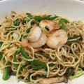 izoopu's cooksnap of when they made 簡単☆たっぷりねぎの海老塩焼きそば.